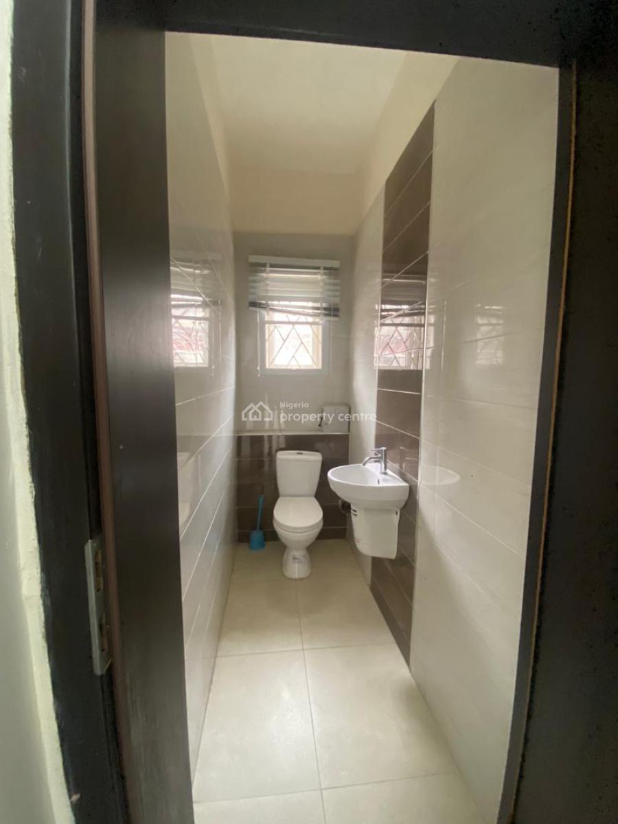 Self Serviced 3 Bedroom Flat, Lekki Phase 1 Right Hand Side By Oniru Market, Lekki, Lagos, Flat / Apartment for Rent