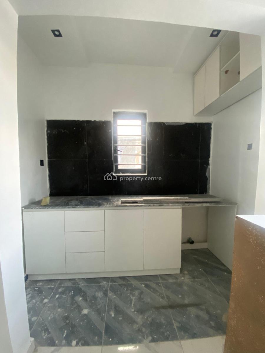 Fitted 2 Bedroom Apartment, Ologolo, Lekki, Lagos, Flat / Apartment for Sale