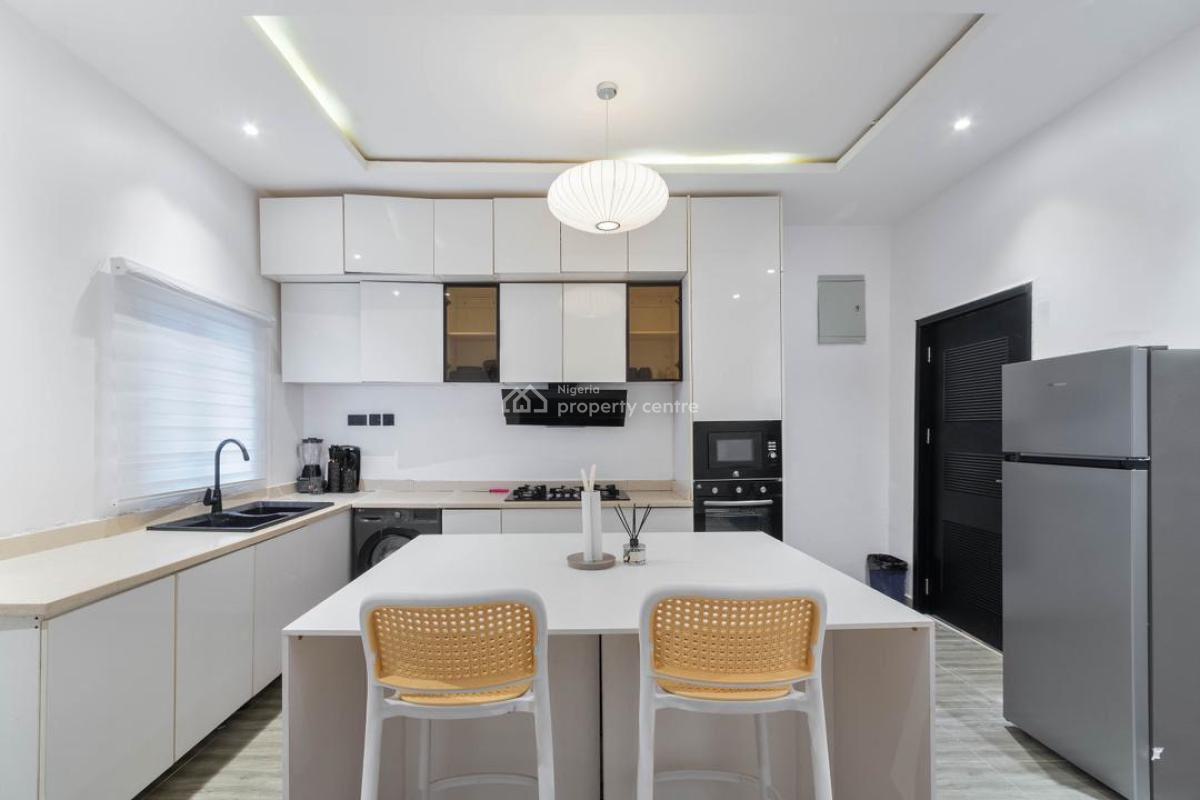 Luxury Cozy 2 Bedroom Furnished & Service Apartment, Off Freedom Way, Lekki Phase 1, Lekki, Lagos, Flat / Apartment Short Let