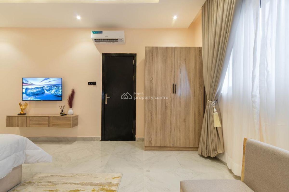 Luxury Cozy 2 Bedroom Furnished & Service Apartment, Off Freedom Way, Lekki Phase 1, Lekki, Lagos, Flat / Apartment Short Let