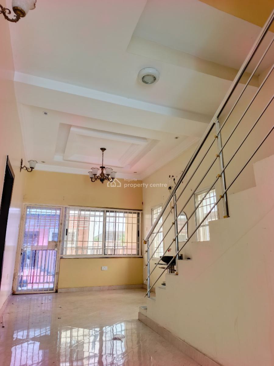 Smart Spacious Conducive  4 Dedrooms Duplex, in Estate at Ogombo Abraham Adesanya Axis, Ajah, Lagos, Terraced Duplex for Rent