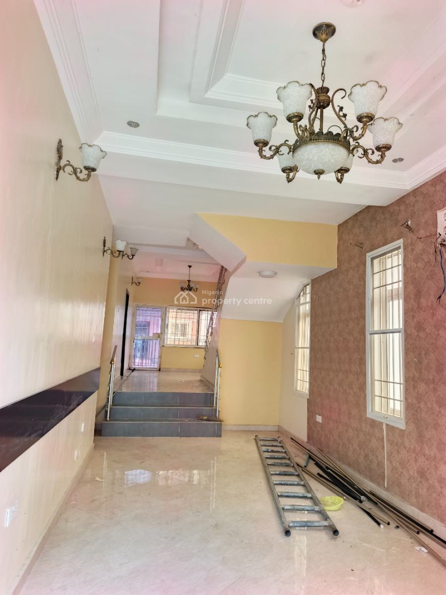 Smart Spacious Conducive  4 Dedrooms Duplex, in Estate at Ogombo Abraham Adesanya Axis, Ajah, Lagos, Terraced Duplex for Rent