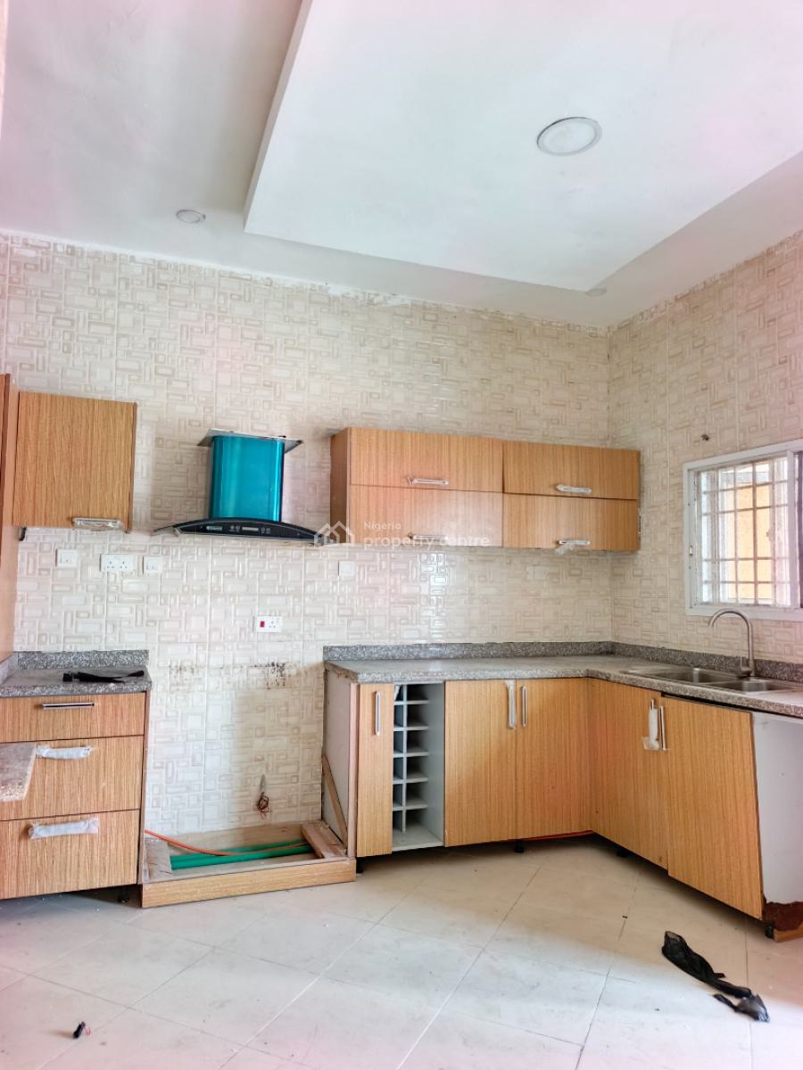 Smart Spacious Conducive  4 Dedrooms Duplex, in Estate at Ogombo Abraham Adesanya Axis, Ajah, Lagos, Terraced Duplex for Rent