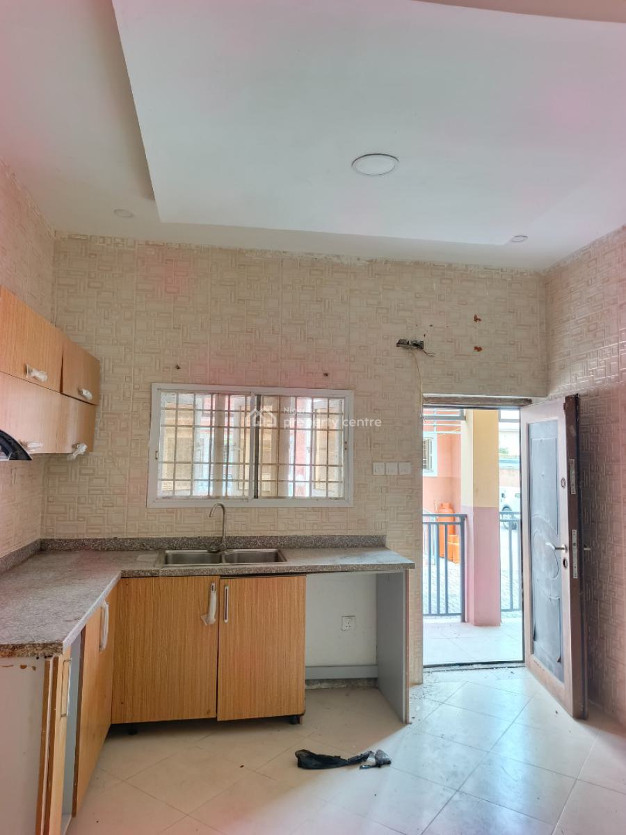 Smart Spacious Conducive  4 Dedrooms Duplex, in Estate at Ogombo Abraham Adesanya Axis, Ajah, Lagos, Terraced Duplex for Rent