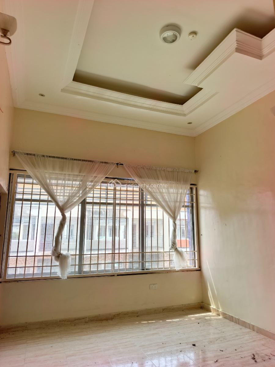 Smart Spacious Conducive  4 Dedrooms Duplex, in Estate at Ogombo Abraham Adesanya Axis, Ajah, Lagos, Terraced Duplex for Rent