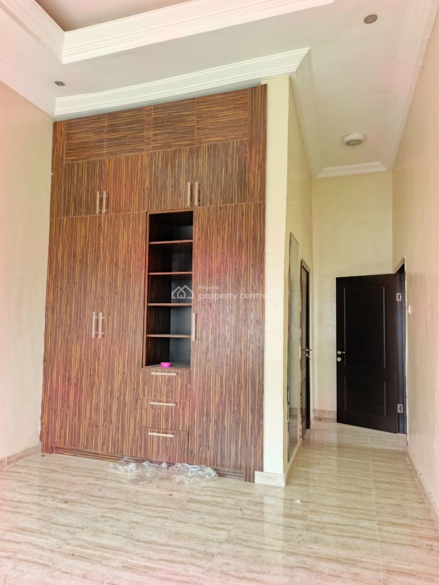 Smart Spacious Conducive  4 Dedrooms Duplex, in Estate at Ogombo Abraham Adesanya Axis, Ajah, Lagos, Terraced Duplex for Rent