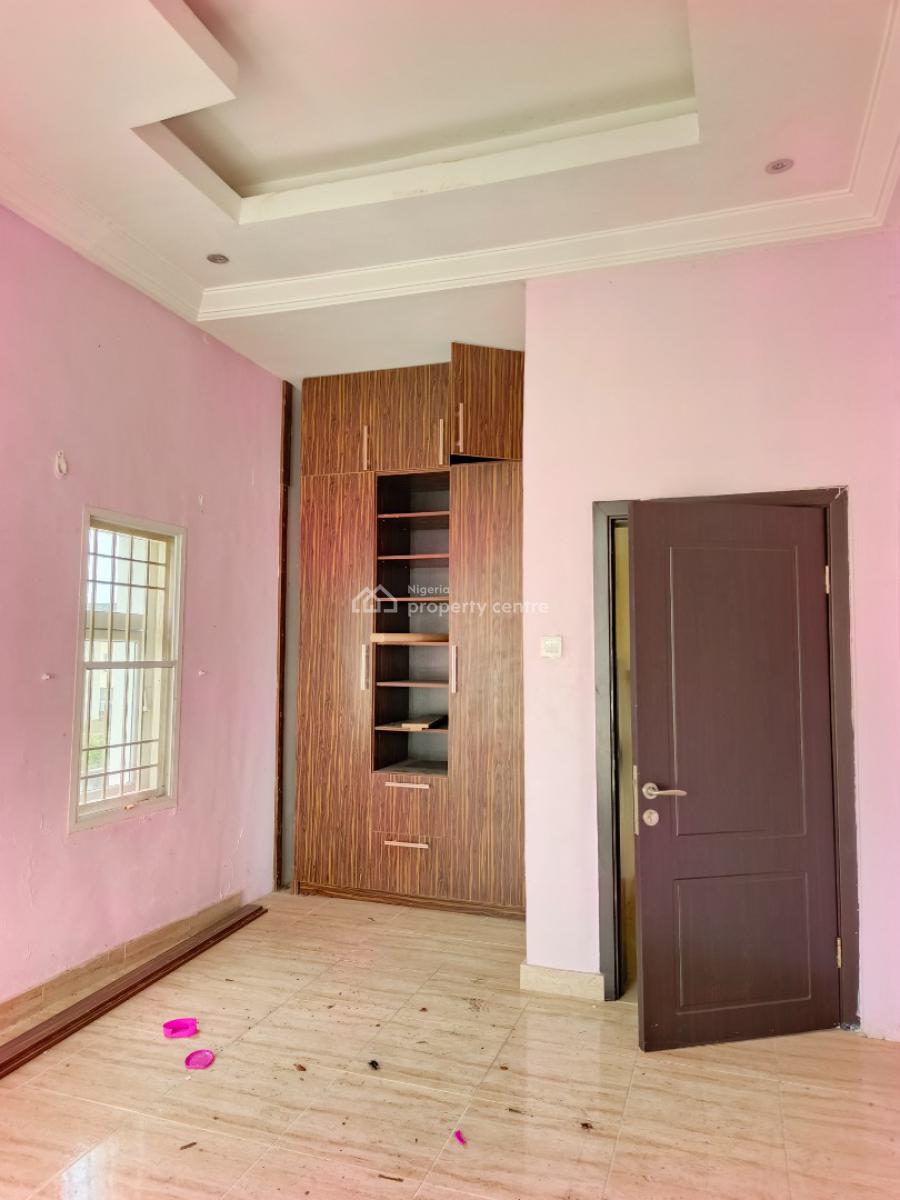 Smart Spacious Conducive  4 Dedrooms Duplex, in Estate at Ogombo Abraham Adesanya Axis, Ajah, Lagos, Terraced Duplex for Rent