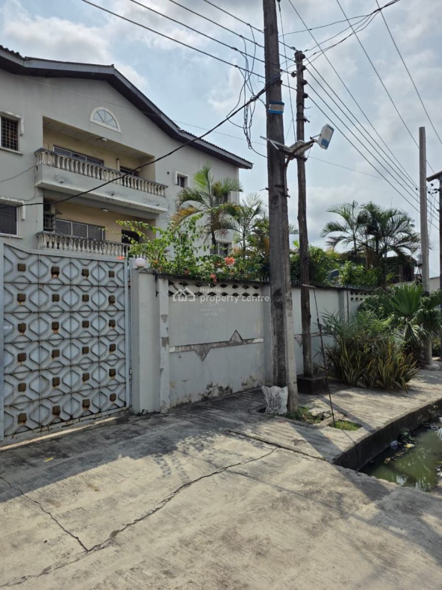 Spacious 6 Flats of 3 Bedroom on 1000sqm, Surulere, Lagos, Flat / Apartment for Sale