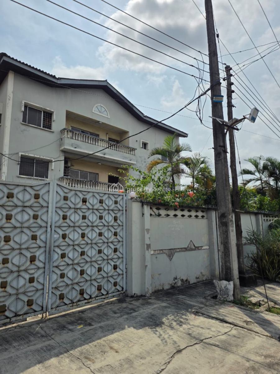 Spacious 6 Flats of 3 Bedroom on 1000sqm, Surulere, Lagos, Flat / Apartment for Sale