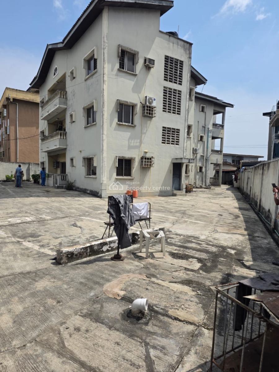 Spacious 6 Flats of 3 Bedroom on 1000sqm, Surulere, Lagos, Flat / Apartment for Sale