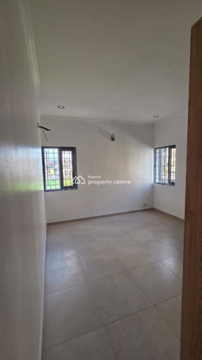Self Compound 4 Bedrooms Semi Detached Duplex, Off Admiralty Way, Lekki Phase 1, Lekki, Lagos, Semi-detached Duplex for Rent