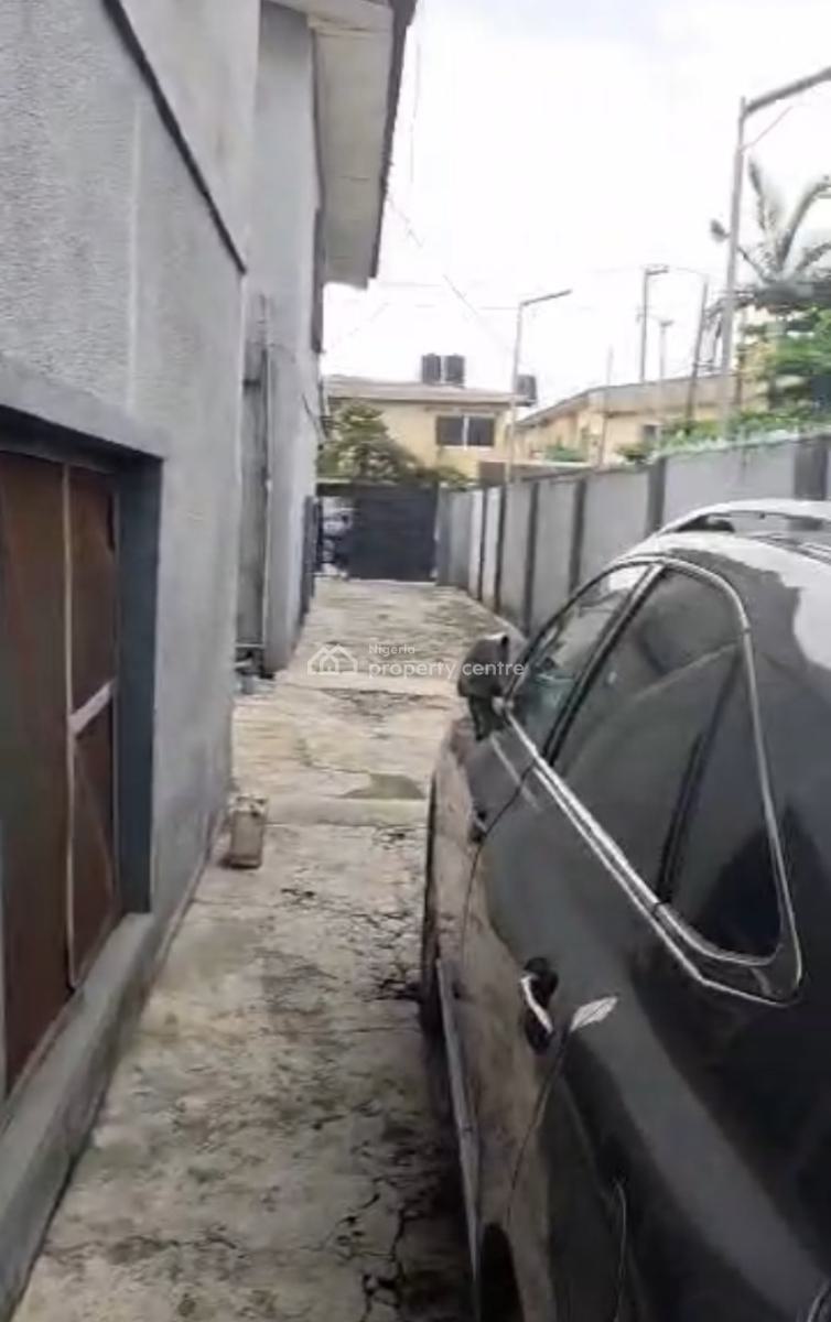 Well Maintained Massive Block of 4flats 3br on 600sqm, Samshonibare Street, Ogunlana, Surulere, Lagos, Block of Flats for Sale