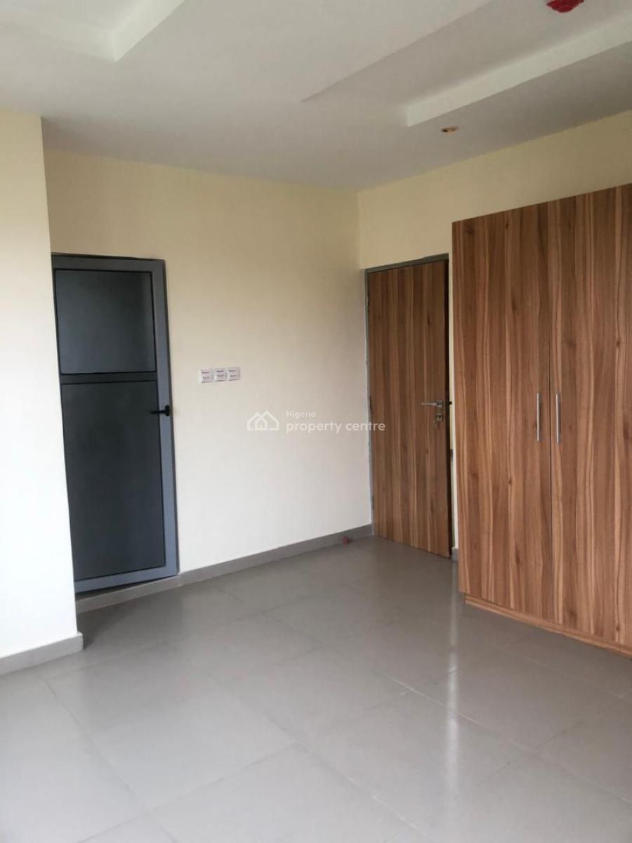 Executive Spacious 3 Bedroom Flat, Olaleye New Town, Iponri, Surulere, Lagos, Flat / Apartment for Rent