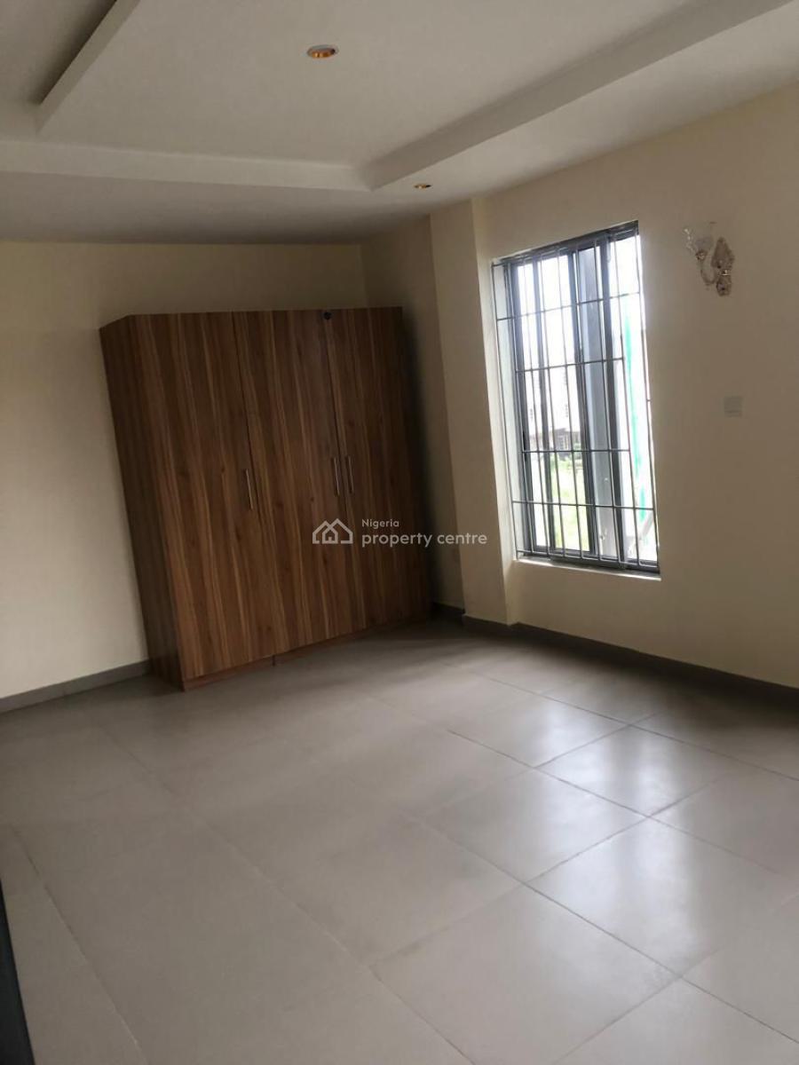 Executive Spacious 3 Bedroom Flat, Olaleye New Town, Iponri, Surulere, Lagos, Flat / Apartment for Rent