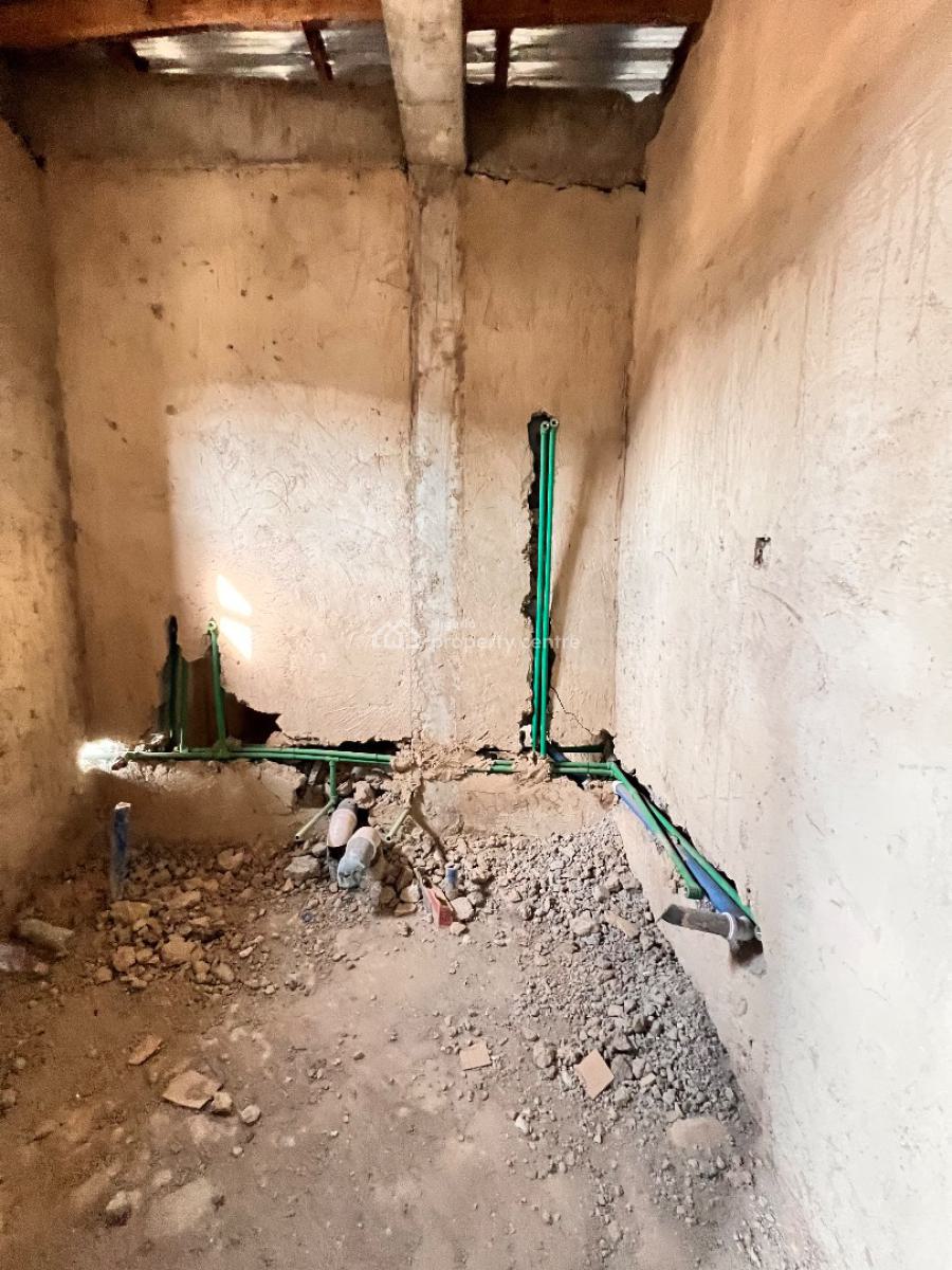 Spacious 3 Bedroom with Bq, By Shafa Filling Station, Lugbe District, Abuja, Terraced Duplex for Sale