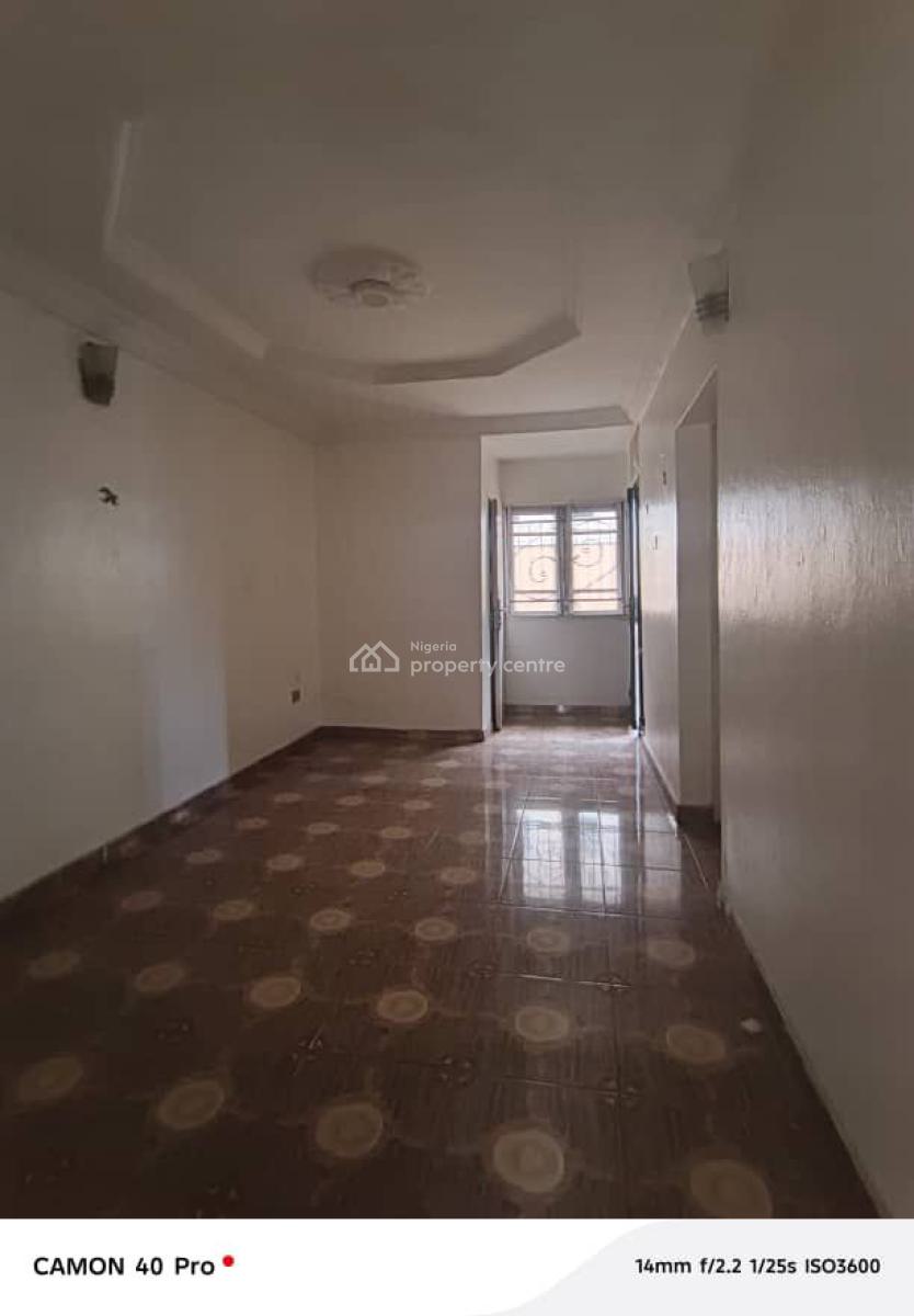 Room and Parlor Self Contain Location:-alalubosa Gra, Alalubosa Gra, Ibadan, Oyo, Flat / Apartment for Rent