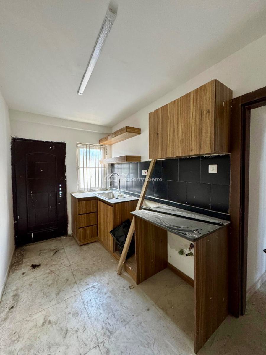 Lovely 3 Bedroom Apartment in a Serene Environment, Ideal for Investment and Cashflow Generation, Also Perfect Family Home, Surulere, Lagos, Block of Flats for Sale