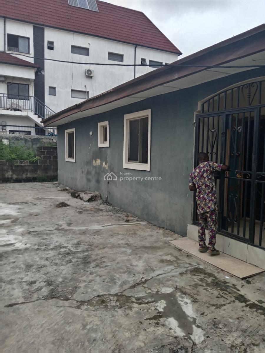 4 Bedroom Bungalow Alone in The Compound, Meadow View Estate, Ogombo, Ajah, Lagos, Detached Bungalow for Rent
