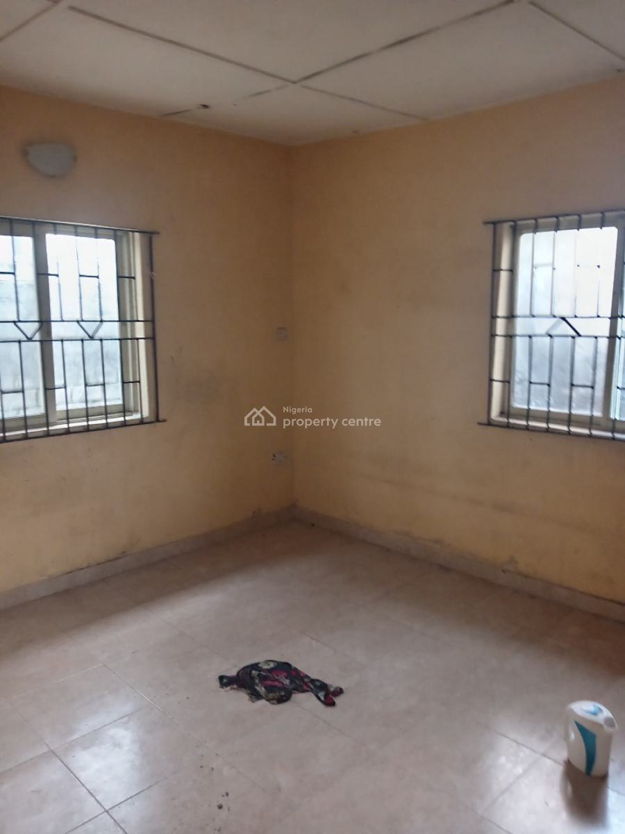 4 Bedroom Bungalow Alone in The Compound, Meadow View Estate, Ogombo, Ajah, Lagos, Detached Bungalow for Rent