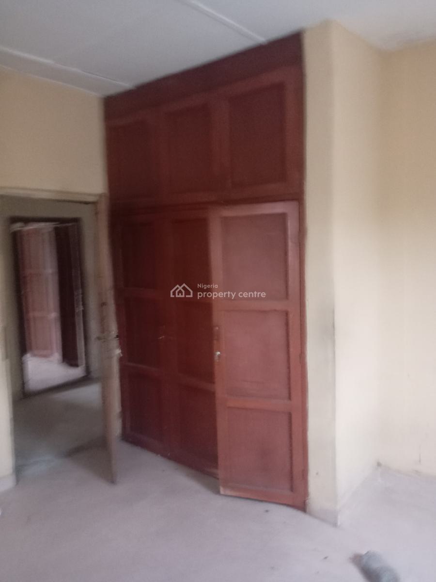 4 Bedroom Bungalow Alone in The Compound, Meadow View Estate, Ogombo, Ajah, Lagos, Detached Bungalow for Rent