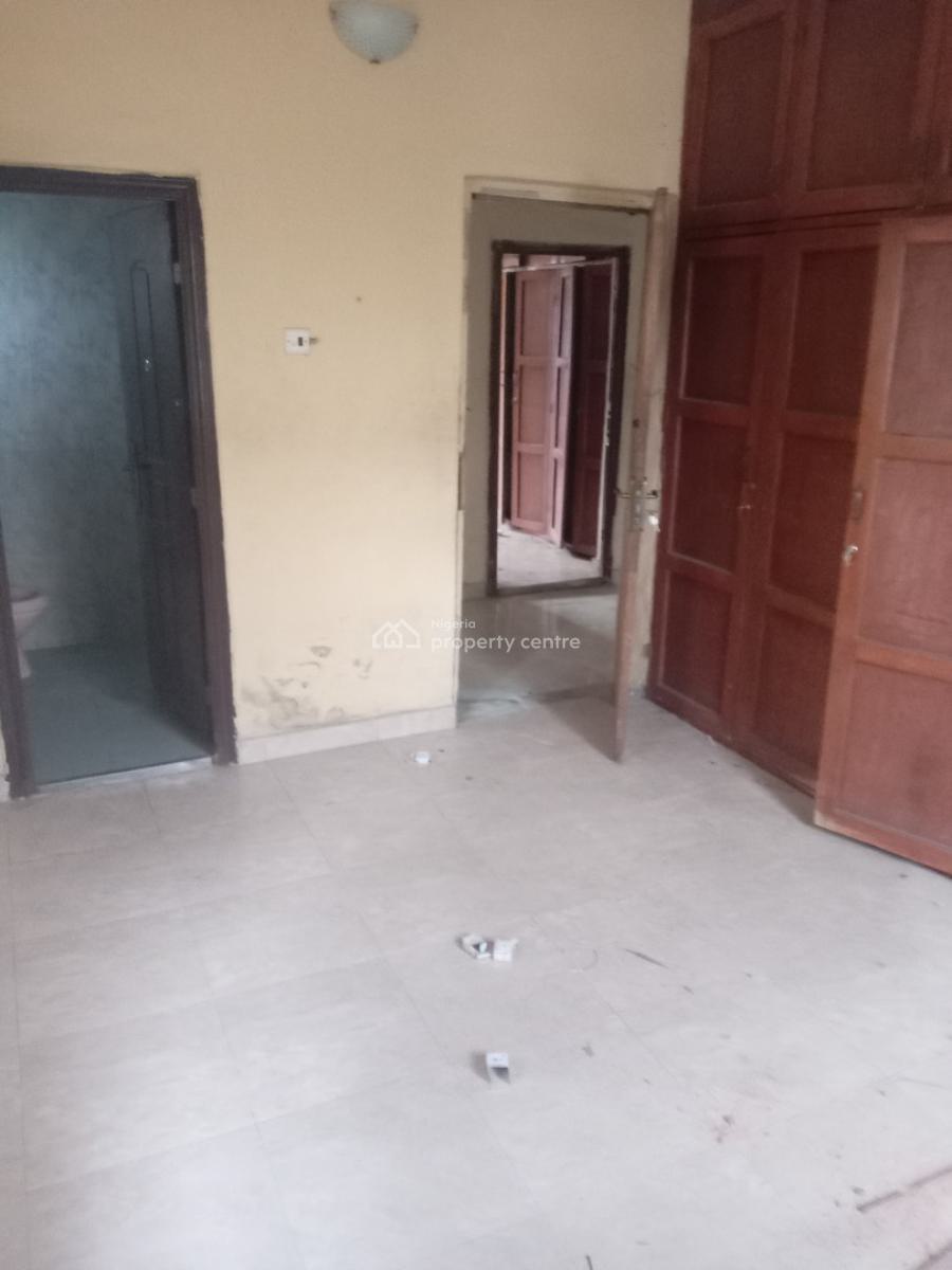 4 Bedroom Bungalow Alone in The Compound, Meadow View Estate, Ogombo, Ajah, Lagos, Detached Bungalow for Rent