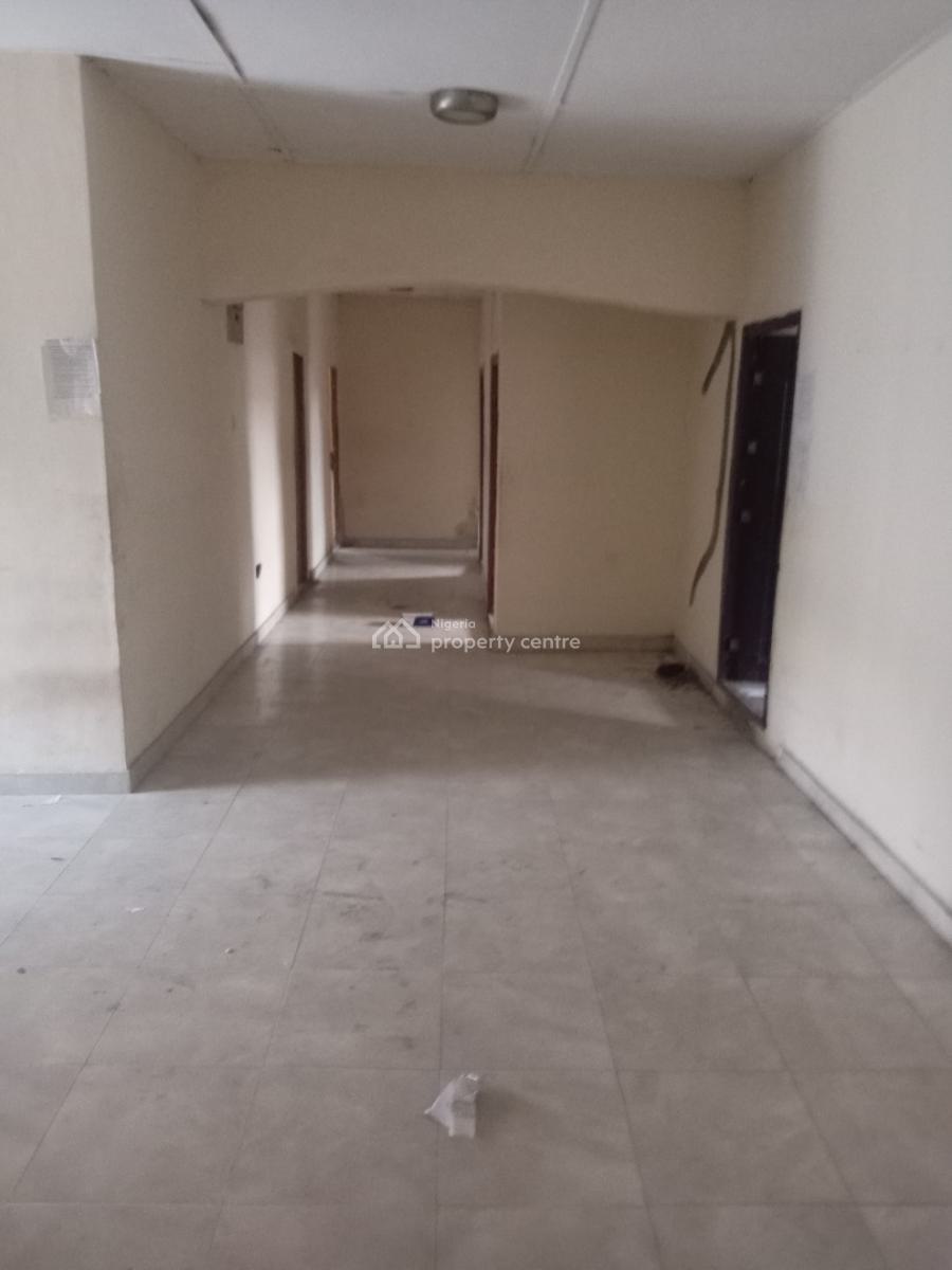 4 Bedroom Bungalow Alone in The Compound, Meadow View Estate, Ogombo, Ajah, Lagos, Detached Bungalow for Rent