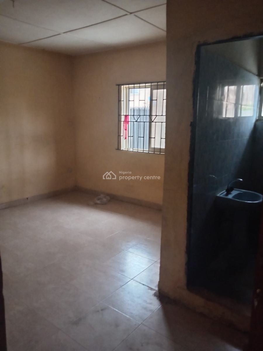 4 Bedroom Bungalow Alone in The Compound, Meadow View Estate, Ogombo, Ajah, Lagos, Detached Bungalow for Rent