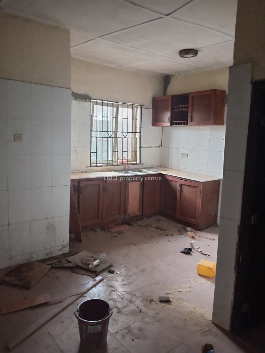 4 Bedroom Bungalow Alone in The Compound, Meadow View Estate, Ogombo, Ajah, Lagos, Detached Bungalow for Rent