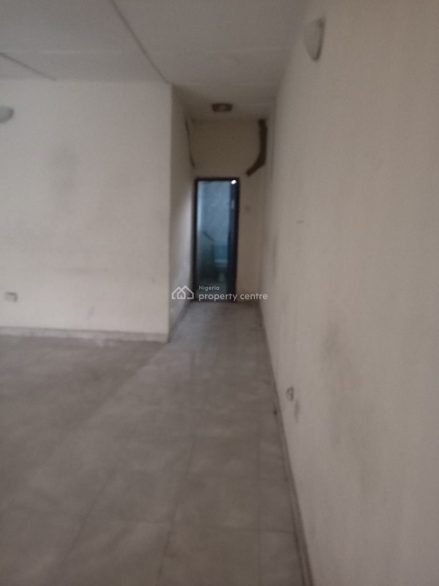 4 Bedroom Bungalow Alone in The Compound, Meadow View Estate, Ogombo, Ajah, Lagos, Detached Bungalow for Rent