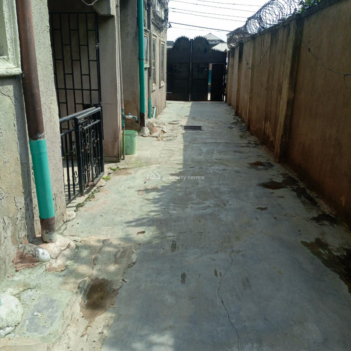 Spacious Mini Flat Upstairs in Surulere, Off Lawanson Road Surulere Lagos, Lawanson, Surulere, Lagos, Mini Flat (room and Parlour) for Rent