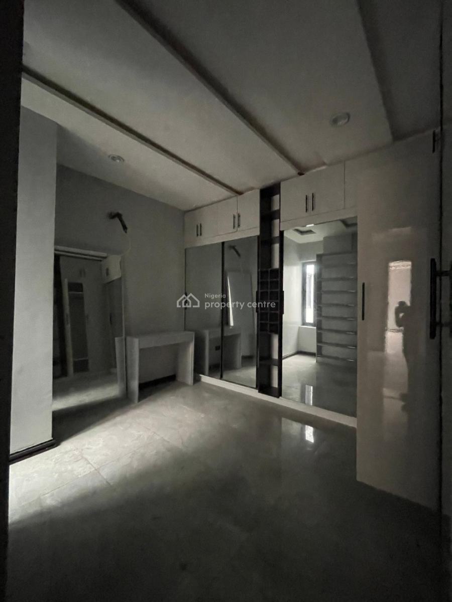 Exquisite 5 Bedroom Penthouse with Pool and Elevator, Penthouse with Pool and Elevator in a Serene Environment, Lekki Phase 1, Lekki, Lagos, Flat / Apartment for Sale