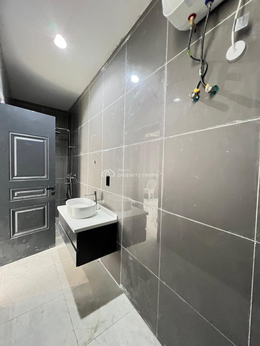 Spacious 2 Bedroom Apartment with  Bq, Pool, Gym  and Elevator, Lekki Phase 1, Lekki, Lagos, Flat / Apartment for Sale