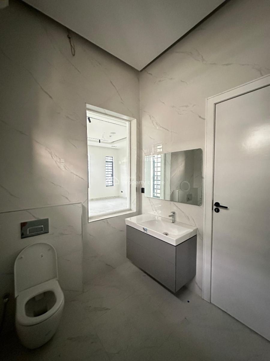 Elegant 4 Bedroom Penthouse with 10kv Inverter, Bq,elevator, Lekki Phase 1, Lekki, Lagos, Flat / Apartment for Sale