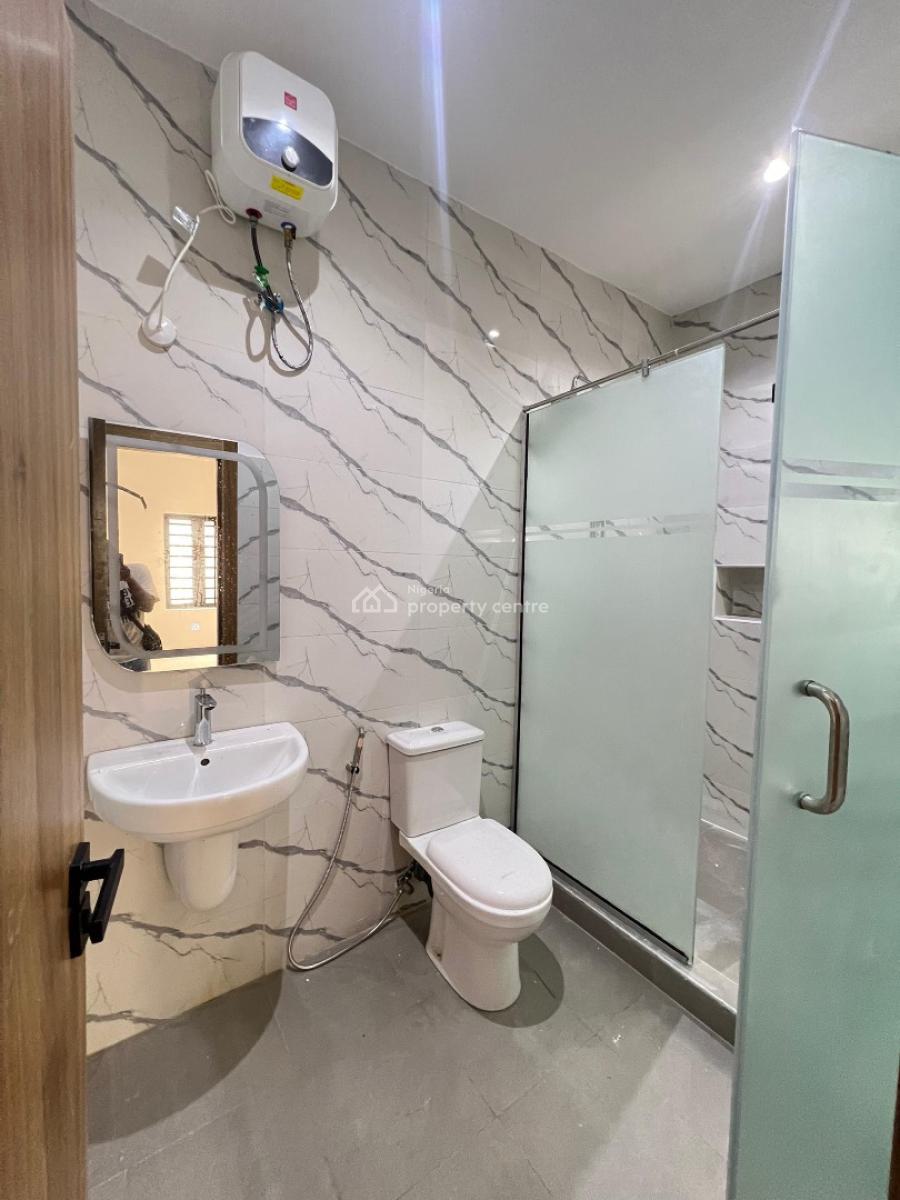 Contemporary 2 Bedroom Apartment with Swimming Pool and Elevator, Lekki Phase 1, Lekki, Lagos, Flat / Apartment for Sale