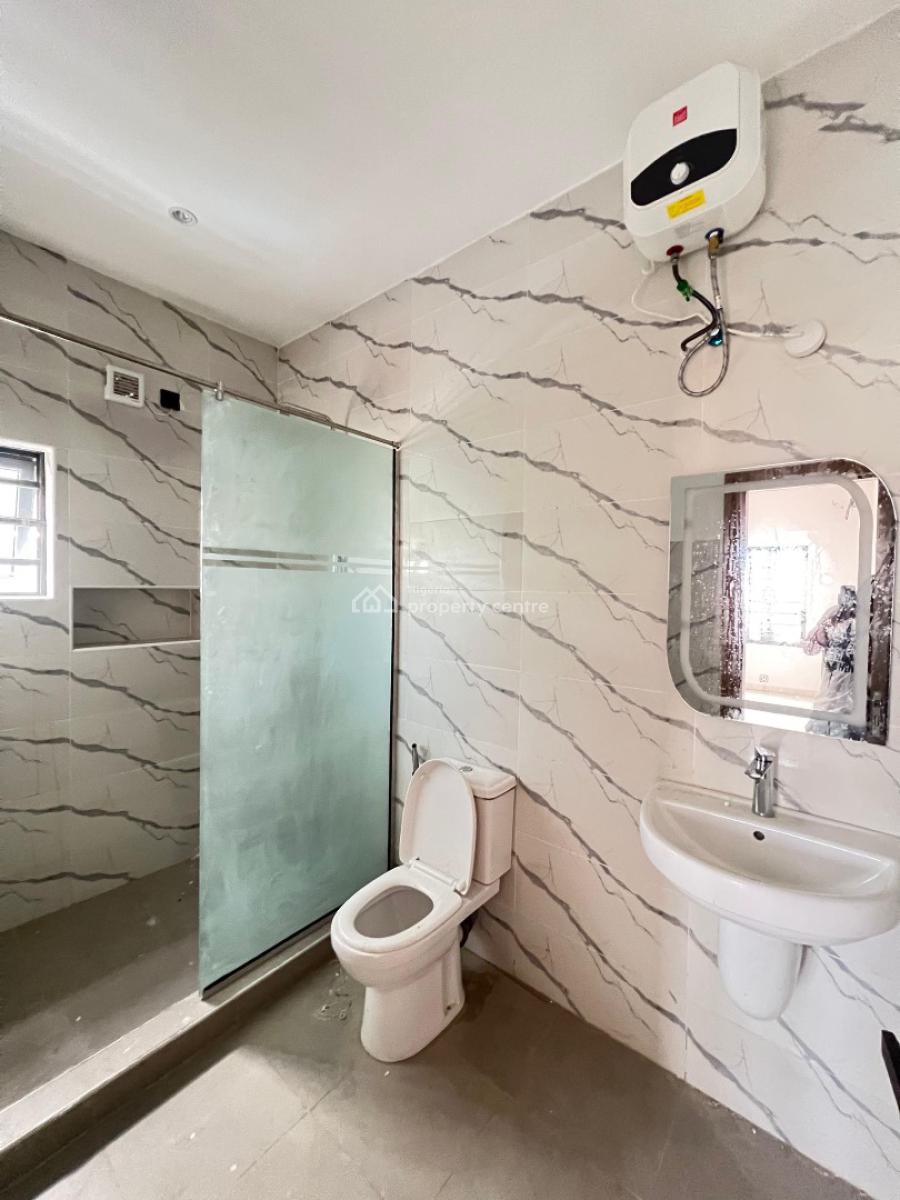 Contemporary 2 Bedroom Apartment with Swimming Pool and Elevator, Lekki Phase 1, Lekki, Lagos, Flat / Apartment for Sale
