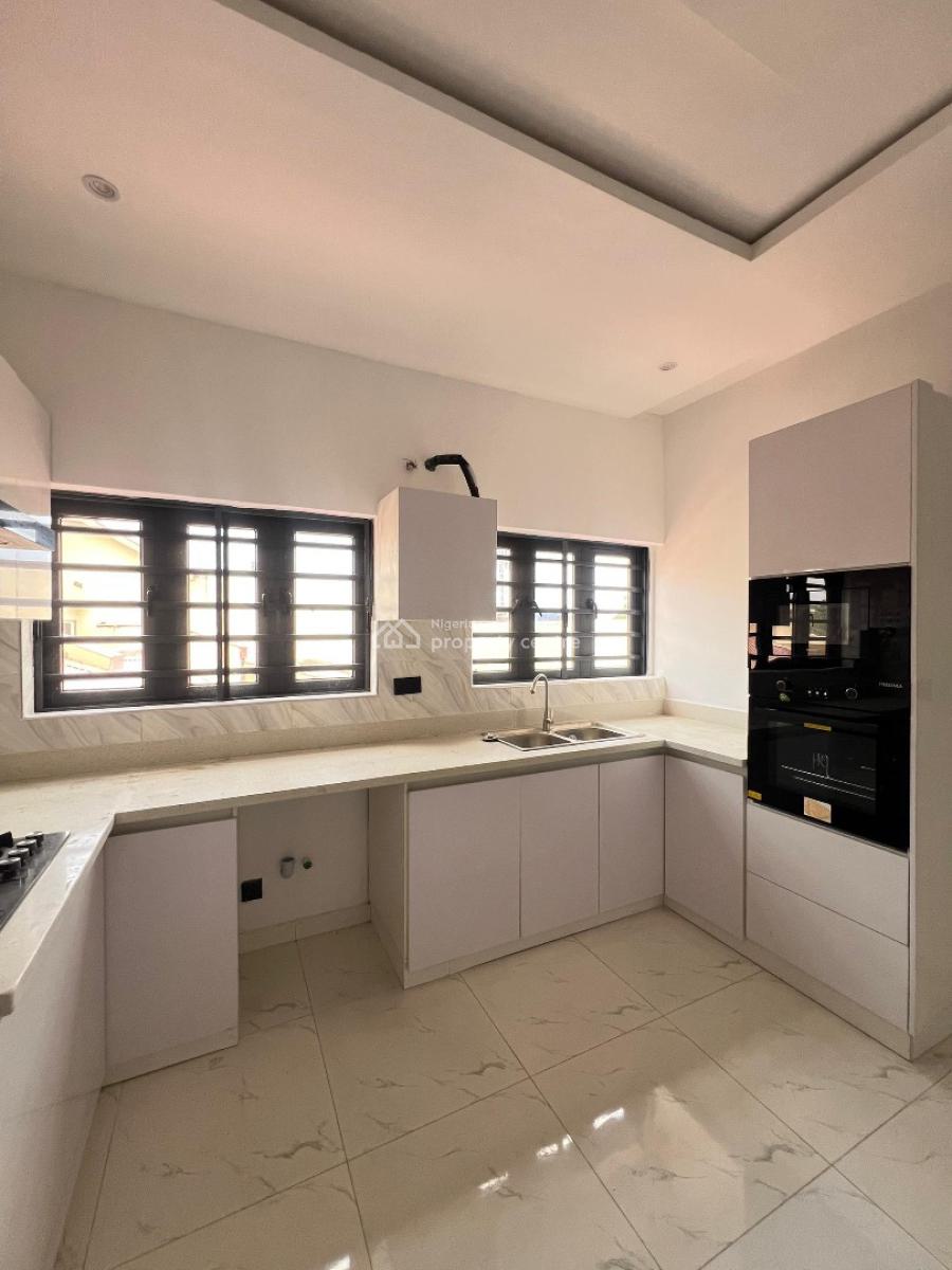 Contemporary 2 Bedroom Apartment with Swimming Pool and Elevator, Lekki Phase 1, Lekki, Lagos, Flat / Apartment for Sale