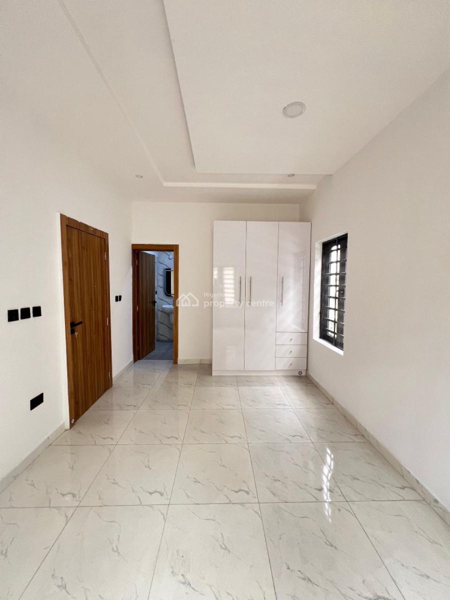 Contemporary 2 Bedroom Apartment with Swimming Pool and Elevator, Lekki Phase 1, Lekki, Lagos, Flat / Apartment for Sale