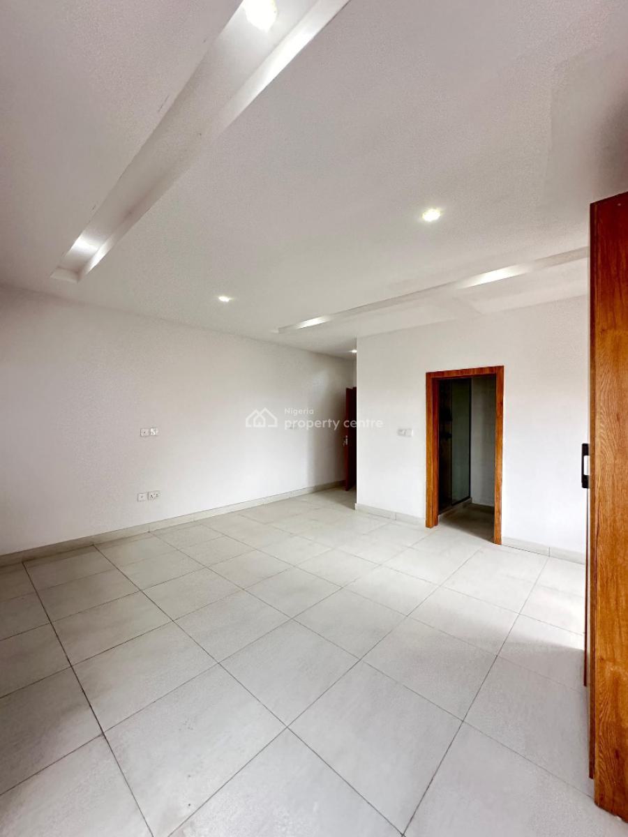 Spacious 2 Bedroom Apartment with  Pool, Elevator and Gym., Lekki Phase 1, Lekki, Lagos, Flat / Apartment for Sale