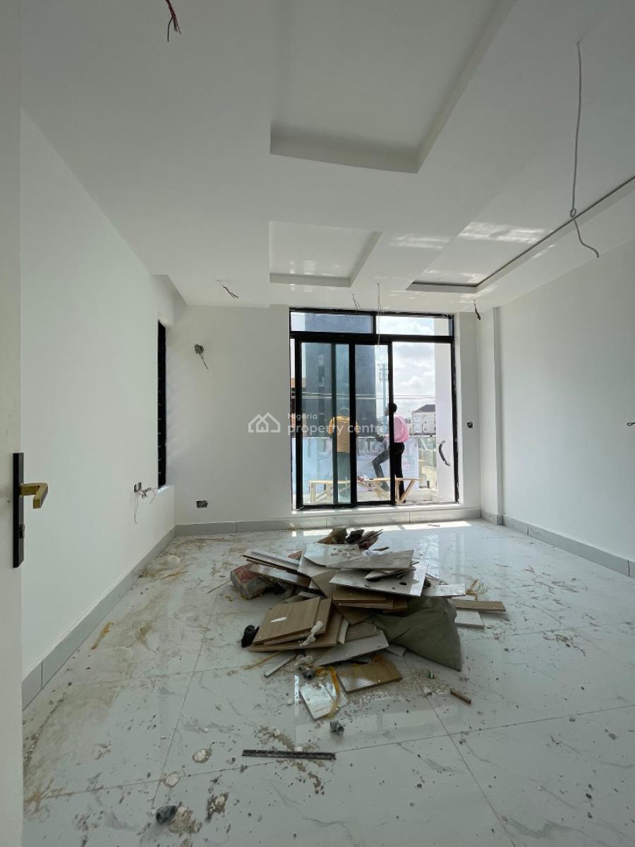 Spacious 2 Bedroom Apartment with Gym & Elevator Suitable for Invest, Lekki Phase 1, Lekki, Lagos, Flat / Apartment for Sale