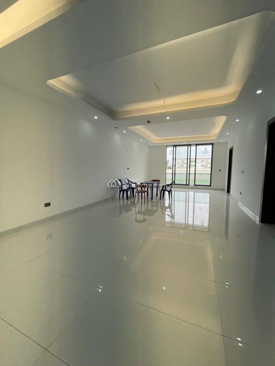 Spacious 2 Bedroom Apartment with Elevator and Gym., Lekki Phase 1, Lekki, Lagos, Flat / Apartment for Sale