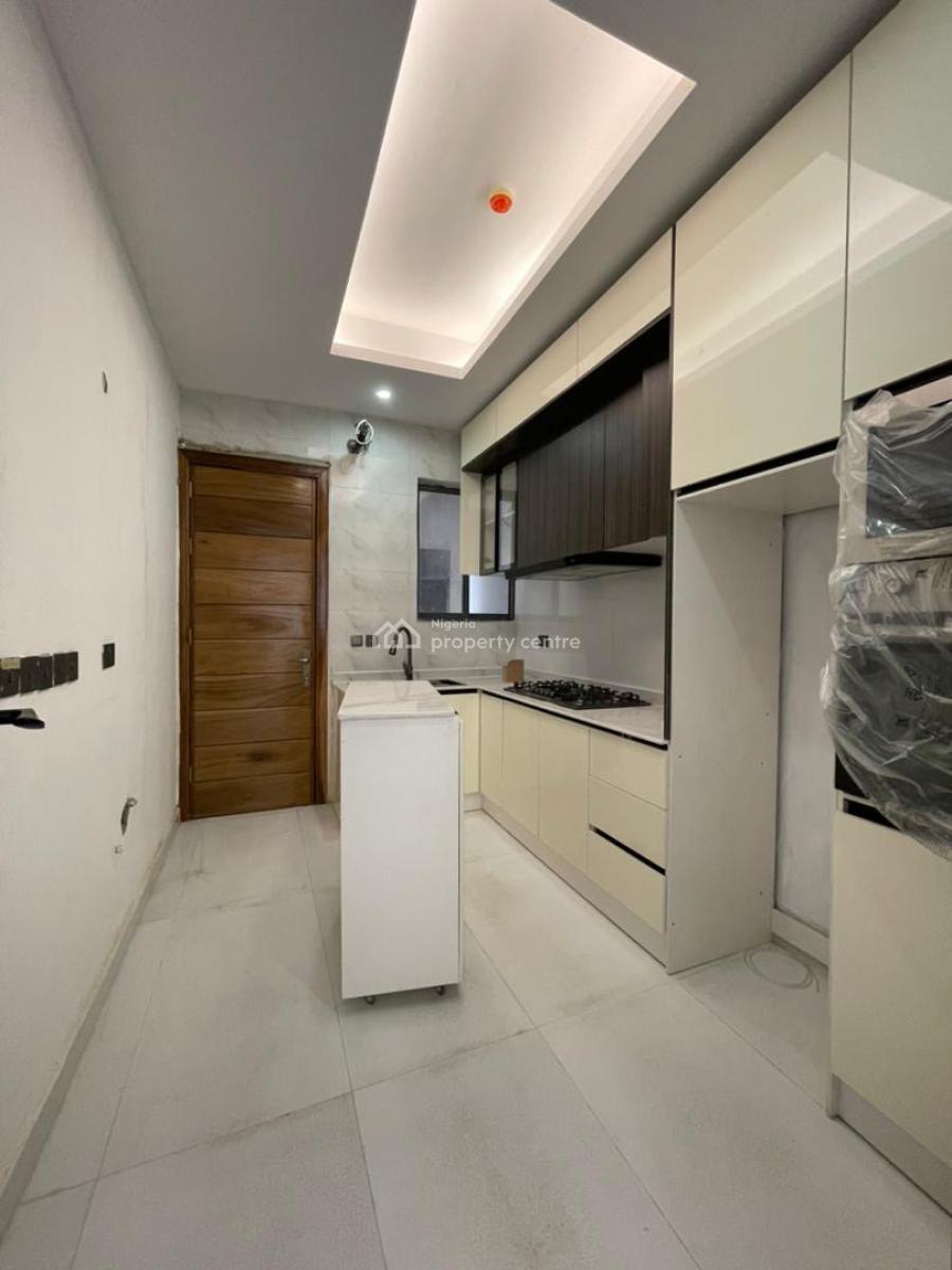 Spacious 2 Bedroom Apartment with Elevator and Gym., Lekki Phase 1, Lekki, Lagos, Flat / Apartment for Sale