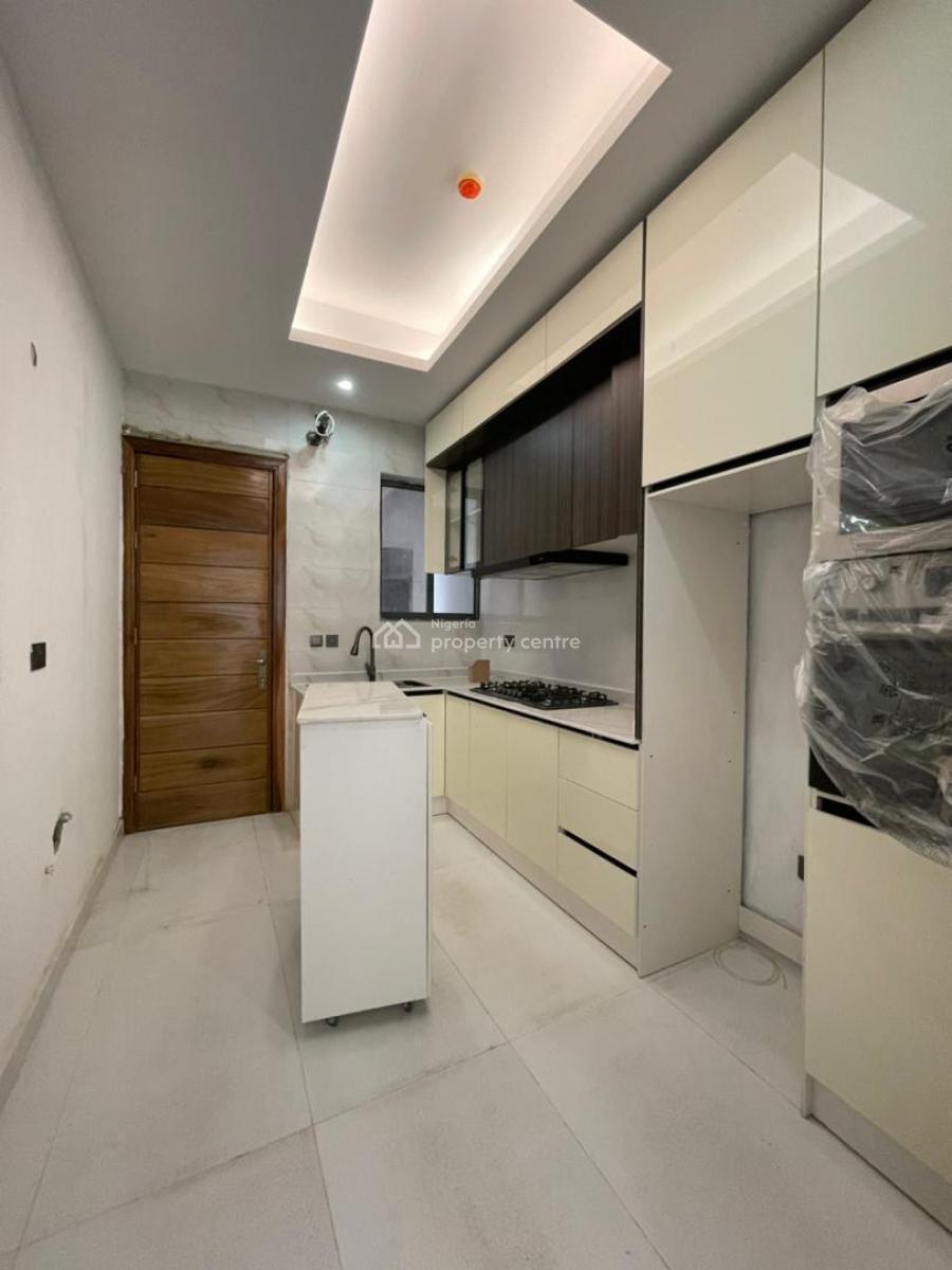 Spacious 2 Bedroom Apartment with Elevator and Gym., Lekki Phase 1, Lekki, Lagos, Flat / Apartment for Sale