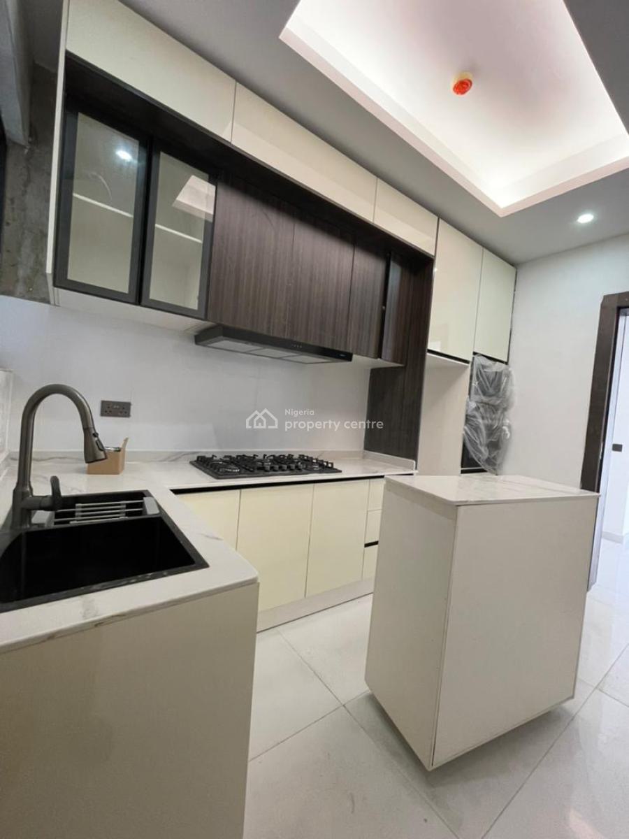 Spacious 2 Bedroom Apartment with Elevator and Gym., Lekki Phase 1, Lekki, Lagos, Flat / Apartment for Sale