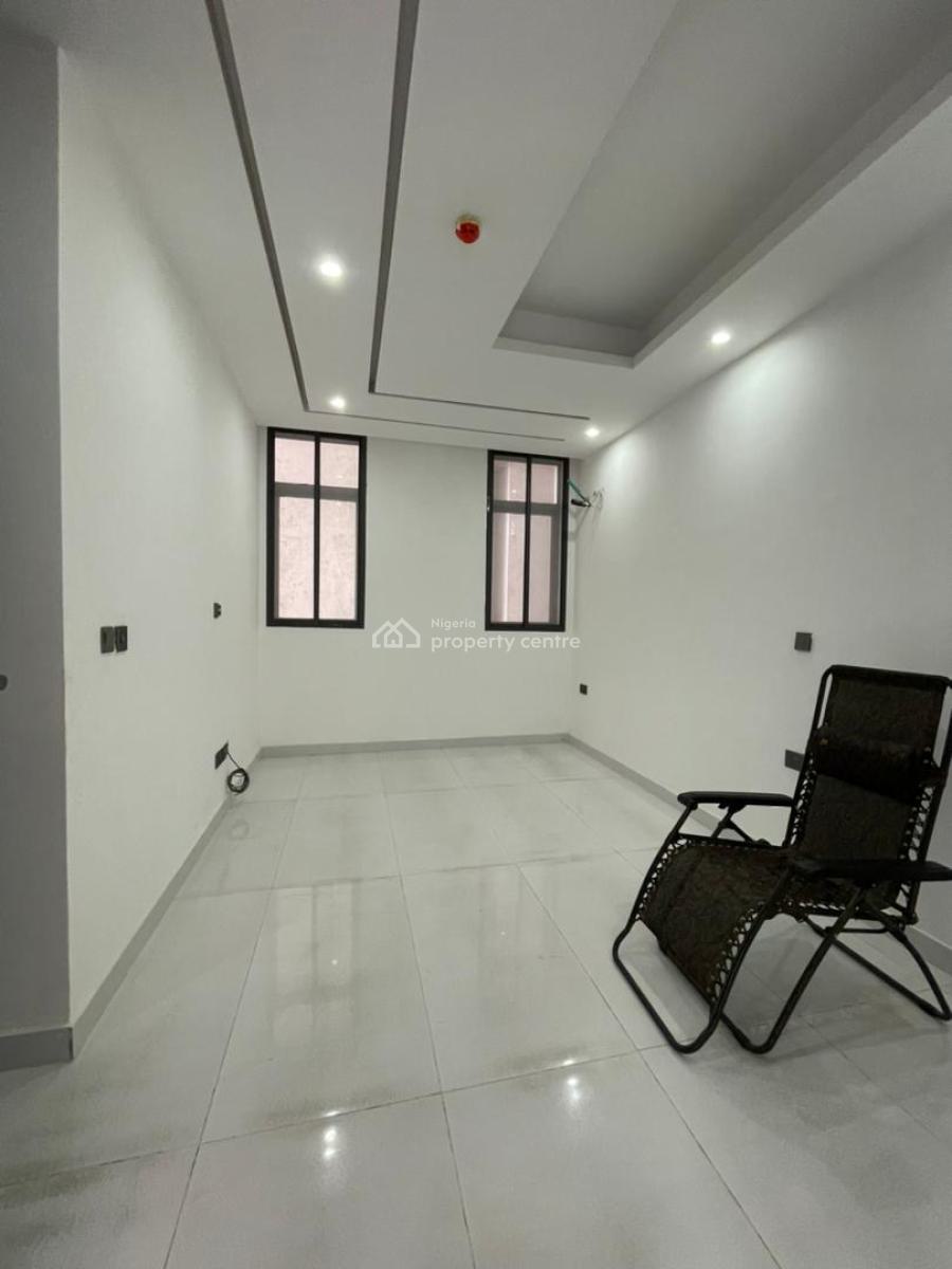 Spacious 2 Bedroom Apartment with Elevator and Gym., Lekki Phase 1, Lekki, Lagos, Flat / Apartment for Sale
