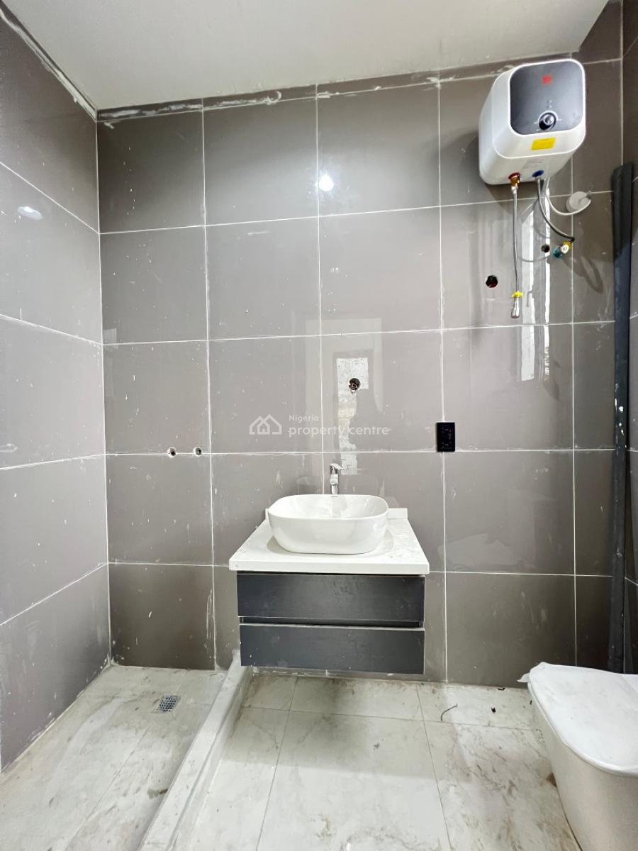 2 Bedroom Spacious Apartment, Lekki Phase 1, Lekki, Lagos, Flat / Apartment for Sale