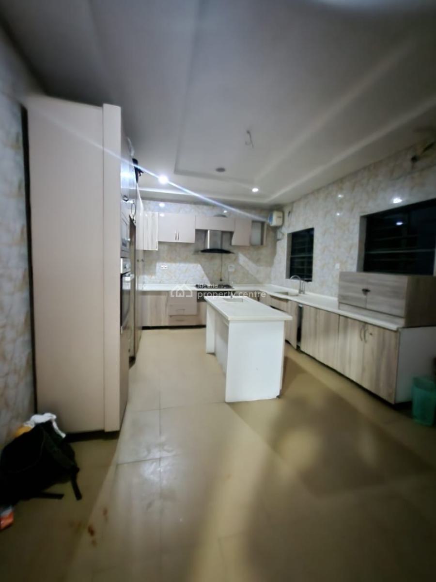 Massive Standard Single Room (upstairs) in a Duplex Shared Apt, Oral Estate Lekki Lagos, Lekki, Lagos, Self Contain (single Rooms) for Rent