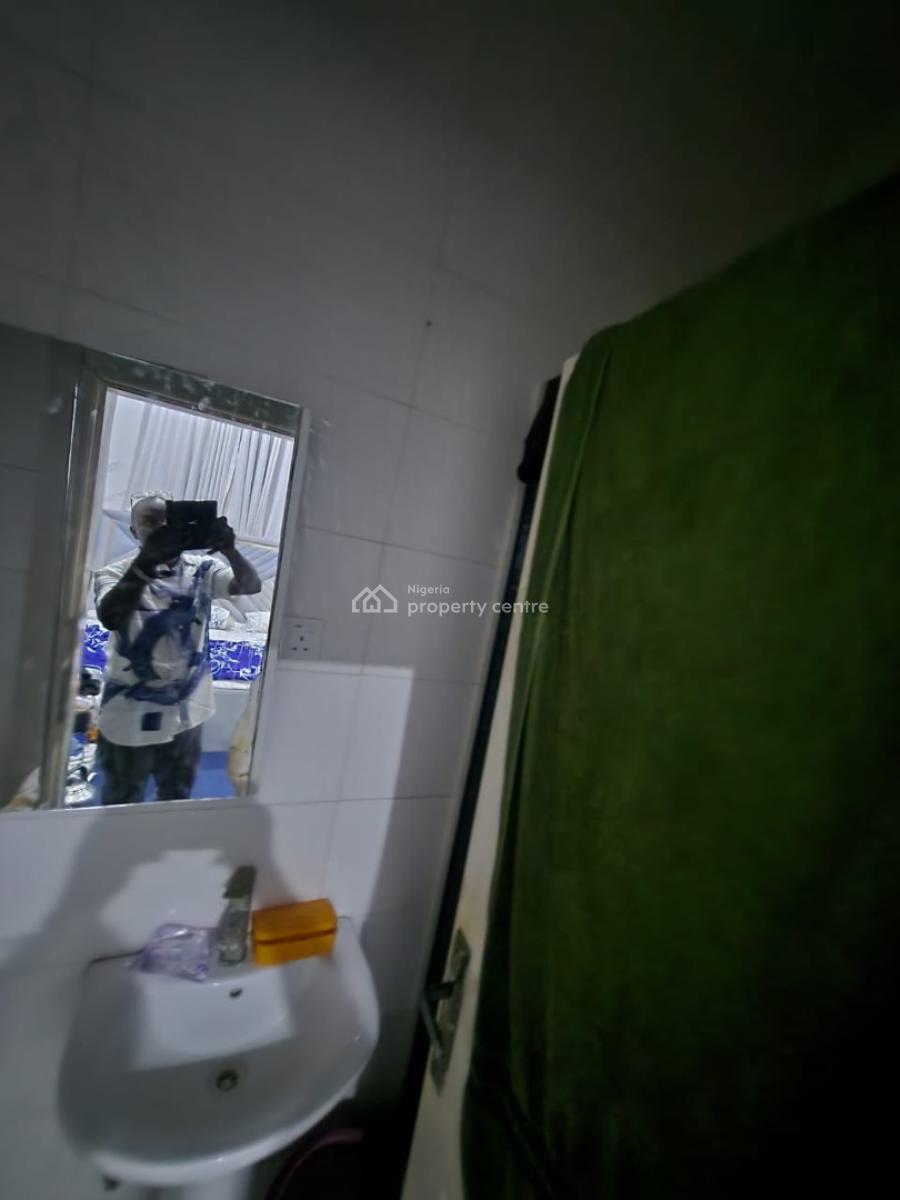 Massive Standard Single Room (upstairs) in a Duplex Shared Apt, Oral Estate Lekki Lagos, Lekki, Lagos, Self Contain (single Rooms) for Rent