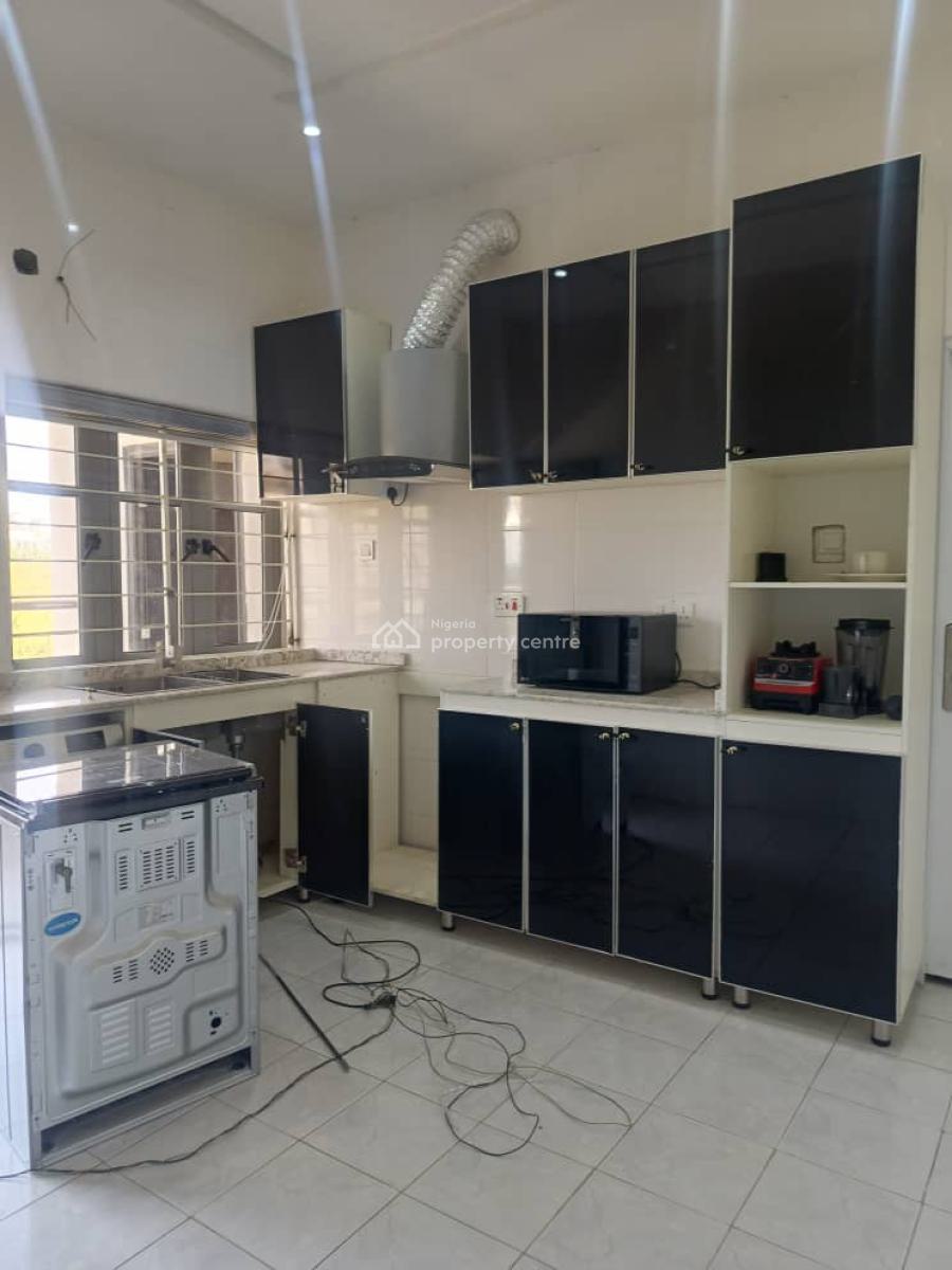 Standard 3 Bedroom Apartment with a Bq, Guzape District, Abuja, Flat / Apartment for Rent