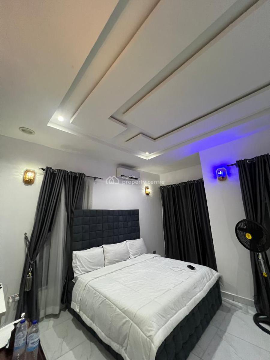 Spacious Furnished Master Bedroom in a Shared Apartment, Orchid Road, Eleganza Bustop, Lekki Phase 2, Lekki, Lagos, Flat / Apartment for Rent