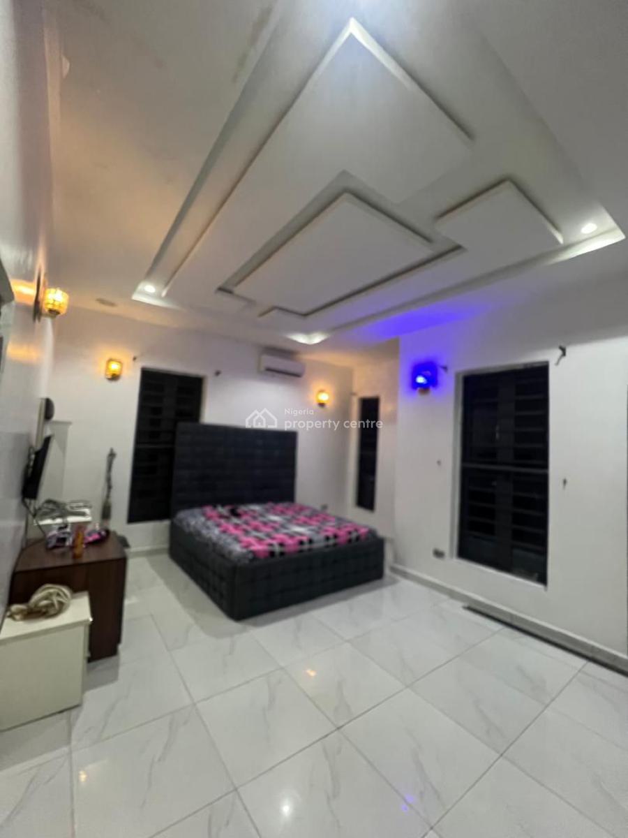 Spacious Furnished Master Bedroom in a Shared Apartment, Orchid Road, Eleganza Bustop, Lekki Phase 2, Lekki, Lagos, Flat / Apartment for Rent